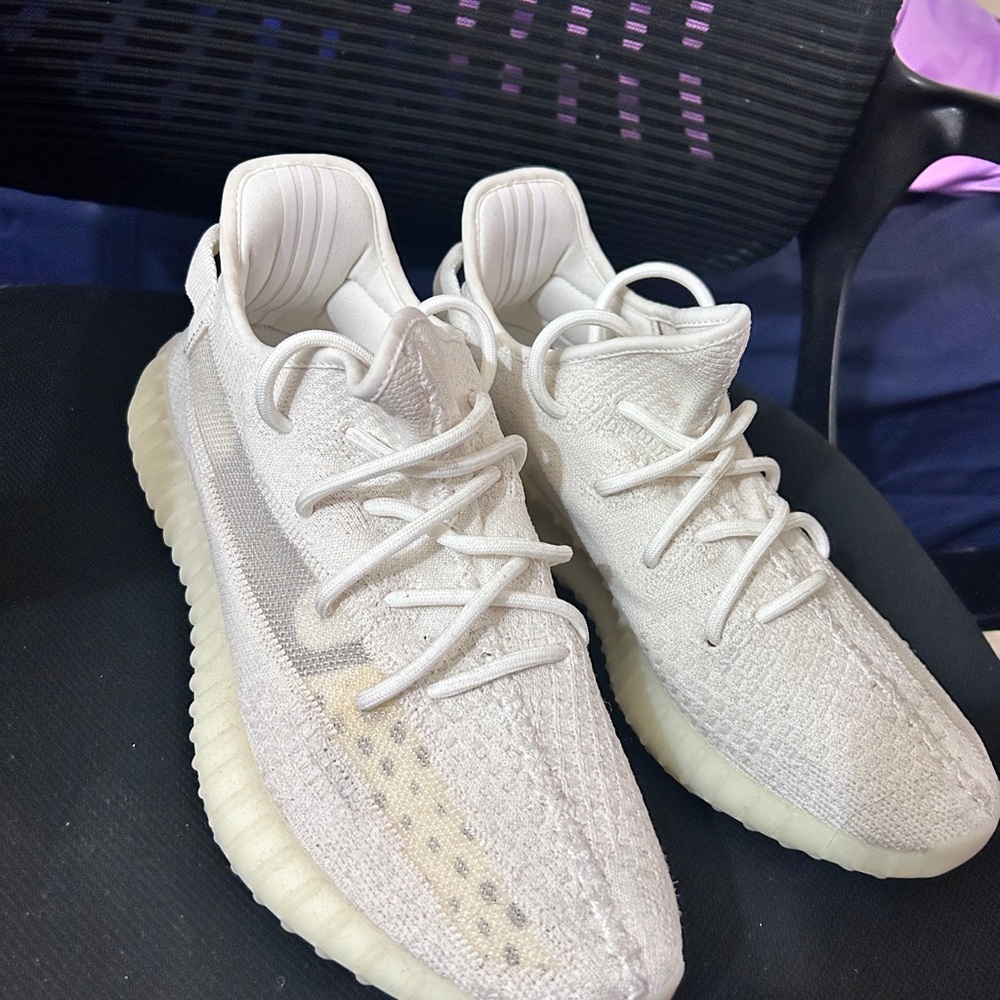 Yeezy Boost 350 V2 in Cream White